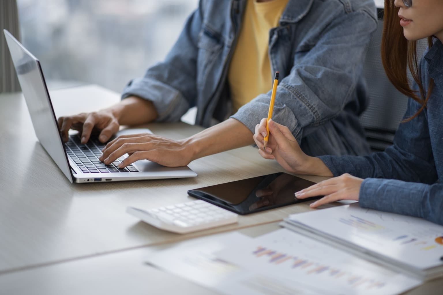 Les 10 meilleurs logiciels de gestion de fichier client en 2026